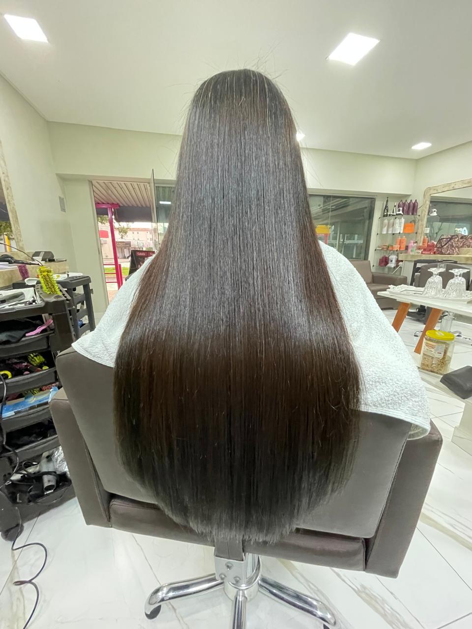 Mesmo cabelo liso e brilhante após o alisamento